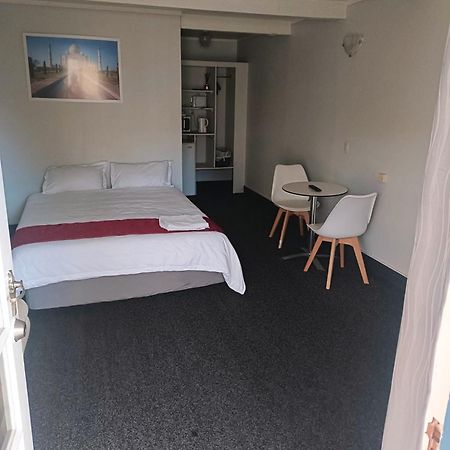 The Cave Motel Levin Εξωτερικό φωτογραφία